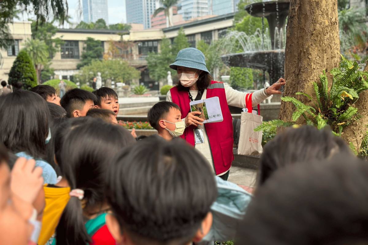 松山文創園區生態導覽，帶領孩子探索園區綠意，透過互動學習自然知識