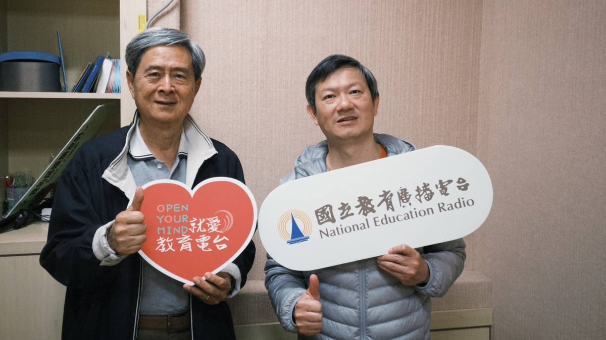 本集節目邀請中正大學成教系黃錦山教授（右）談國際高齡成功案例