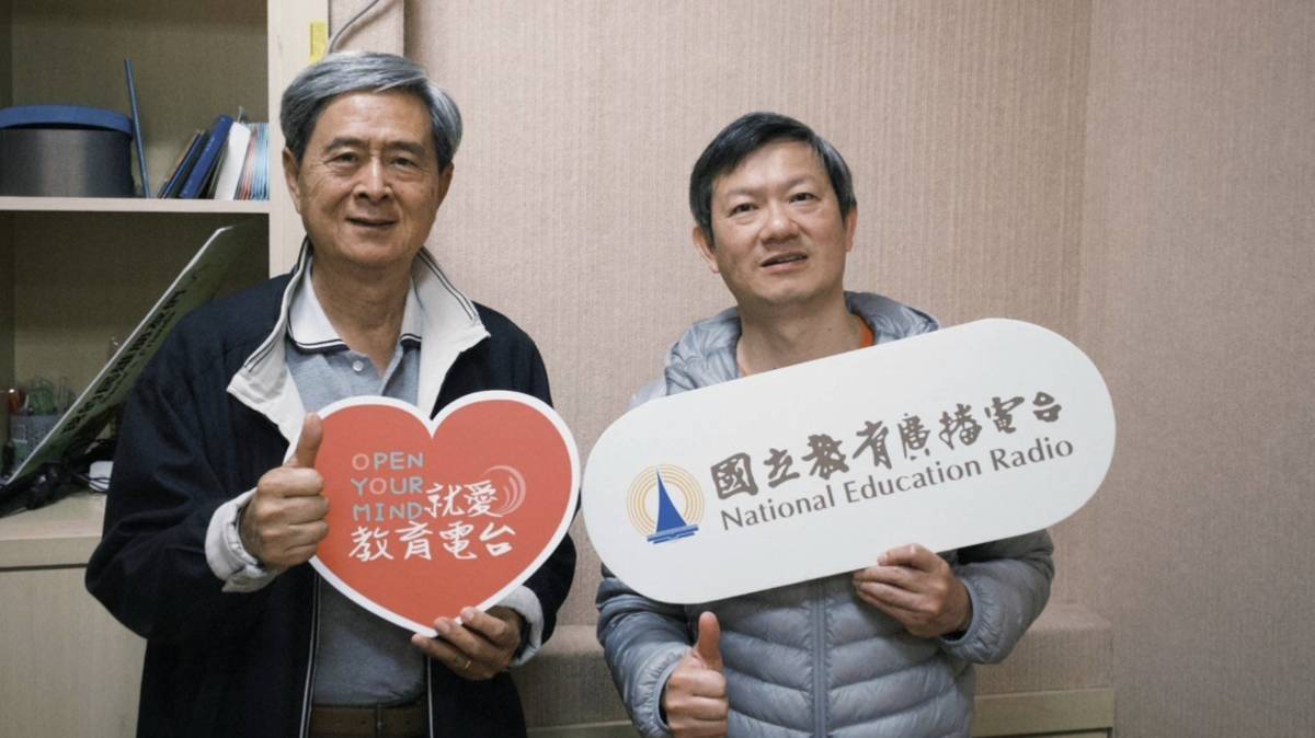 中正大學成教系黃錦山教授（右）介紹世界各國多元高齡教育