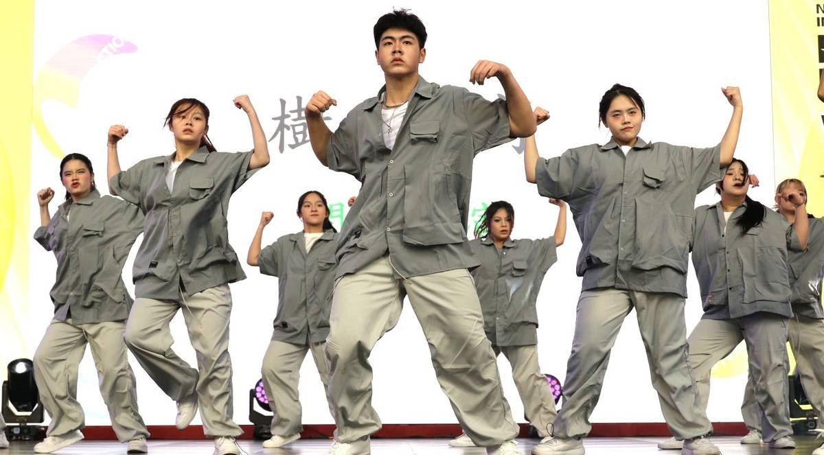 樹人家商精彩開場表演 (新北教育局提供)