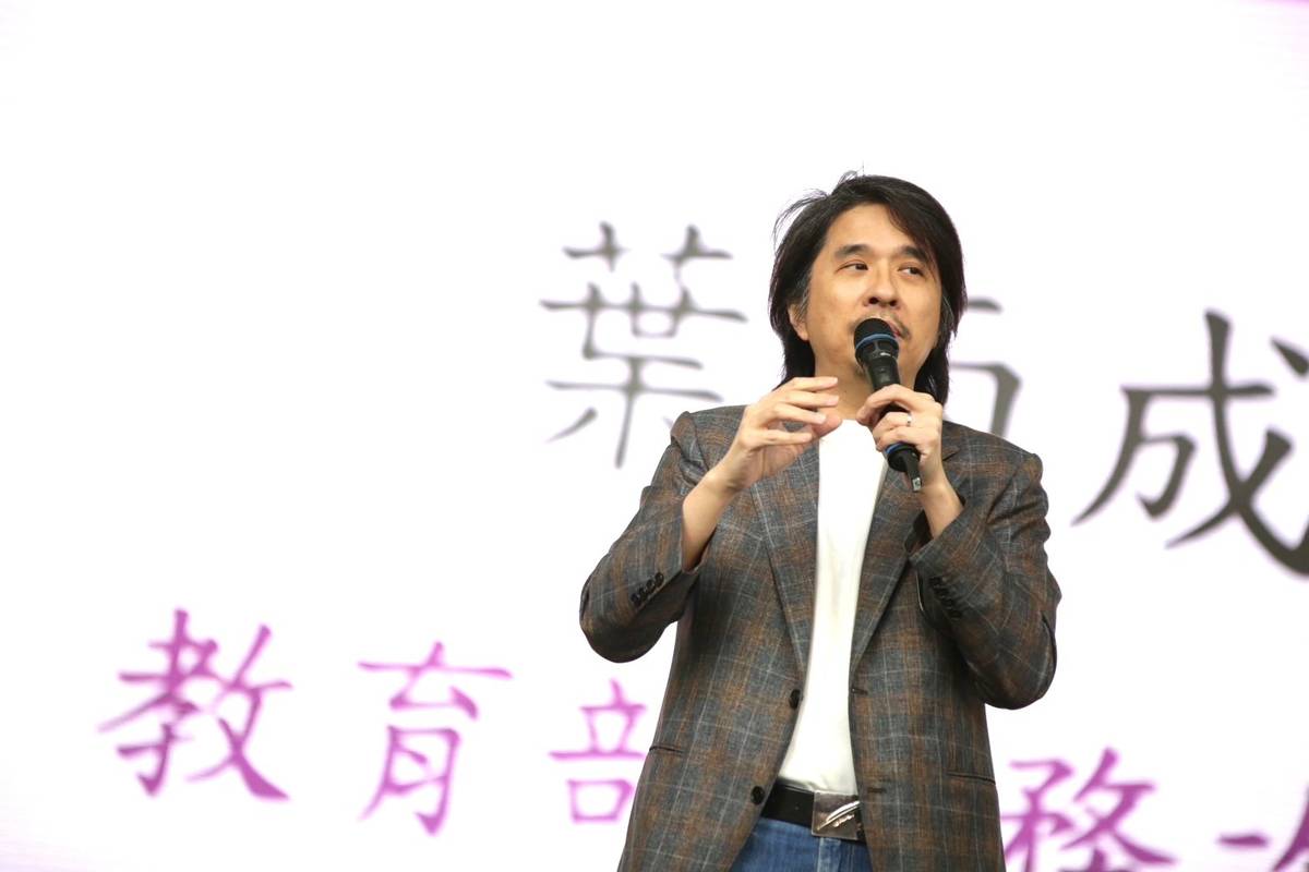 葉丙成次長為現場師生及貴賓致詞 (新北教育局提供)