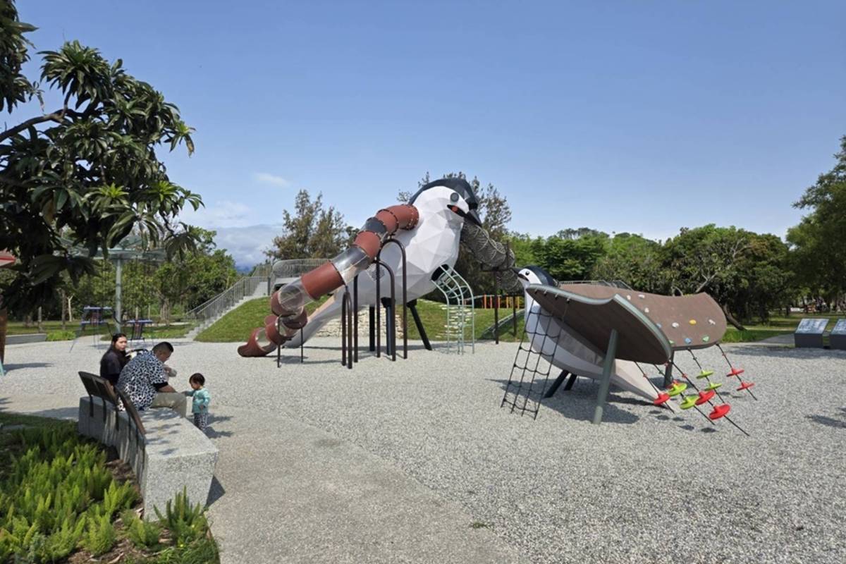 臺東森林公園新增烏頭翁遊戲塔，以在地特有鳥類「烏頭翁」為設計靈感，打造獨具特色的兒童遊樂空間。