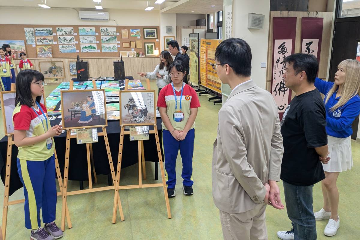 桃園市樂善國小慶祝建校55週年，舉辦一場別具意義的「師生書畫攝影展」
