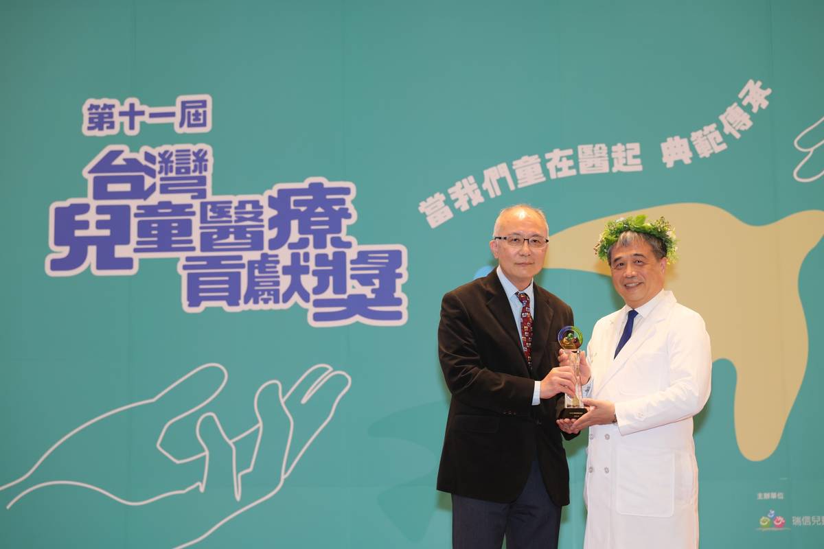臺大醫院雲林分院小兒部主治醫師周弘傑榮獲中流砥柱獎