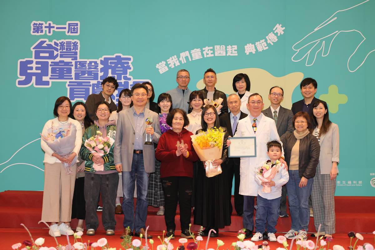 第11屆臺灣兒童醫療貢獻獎團隊獎由臺大兒童醫院血液腫瘤基因檢驗團隊獲得殊榮