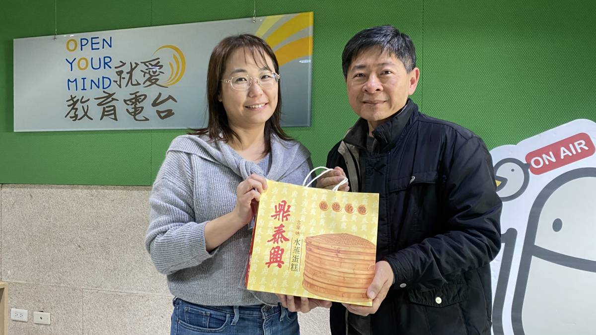黃世杰理事長(右)希望鹿港老街的店家能合作共好