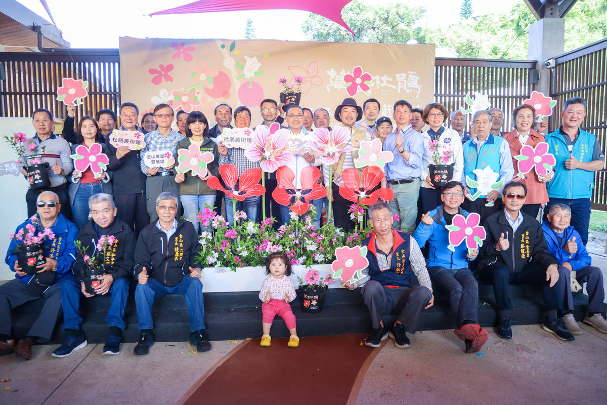 今年新北杜鵑花季，在萬里瑪鋉溪打造長達一公里的花卉廊道。

