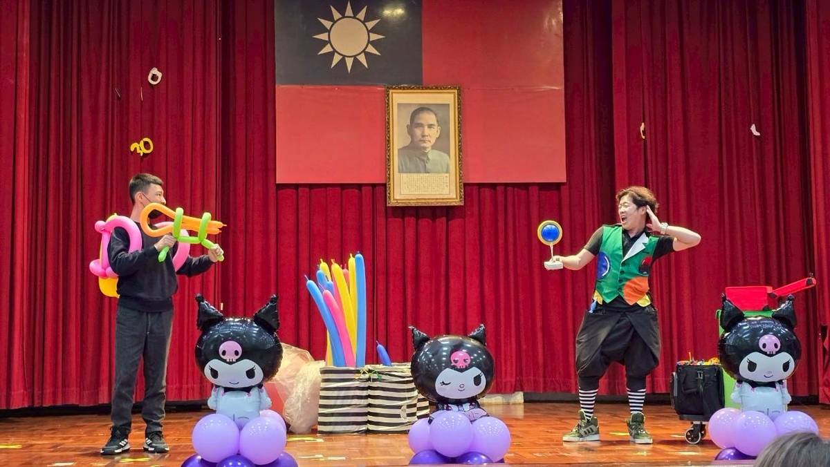 MOMO哥哥帶來了趣味橫生的氣球表演