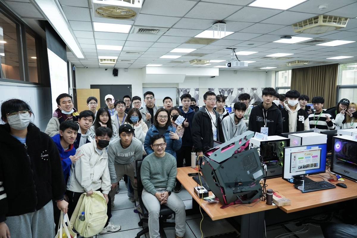 世新大學採用 AWS Academy 為學生提供雲端運算與AIML技術的系統化學習機會 (世新提供)