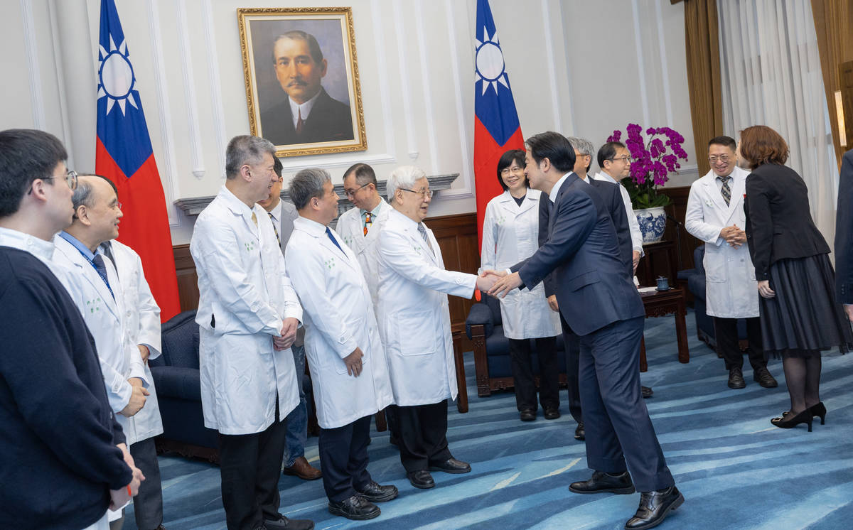 賴清德總統接見「第十一屆臺灣兒童醫療貢獻獎得獎人」(圖片來源:總統府flickr)。