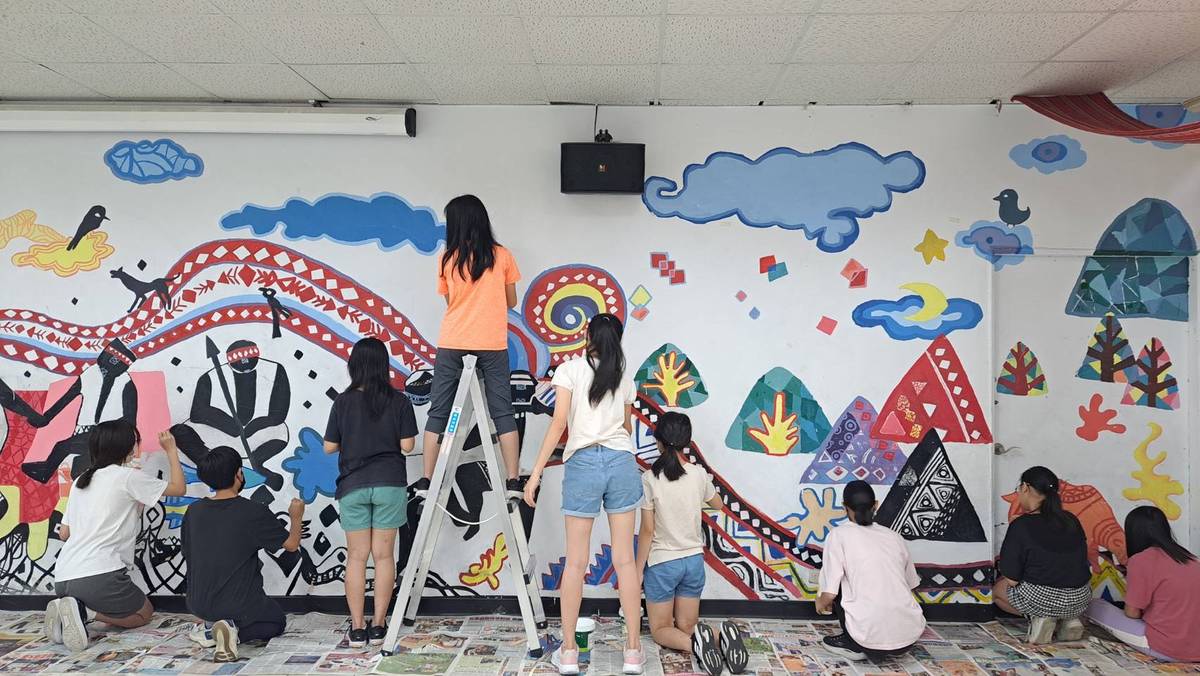 烏來國中小玩藝學校開設彩繪課程(資料照)