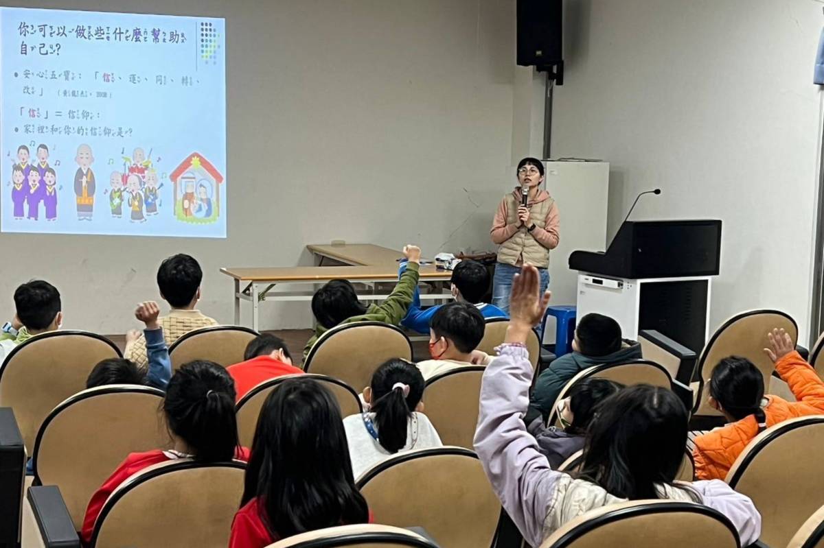 南市教育局輔諮中心到校關懷學生情形