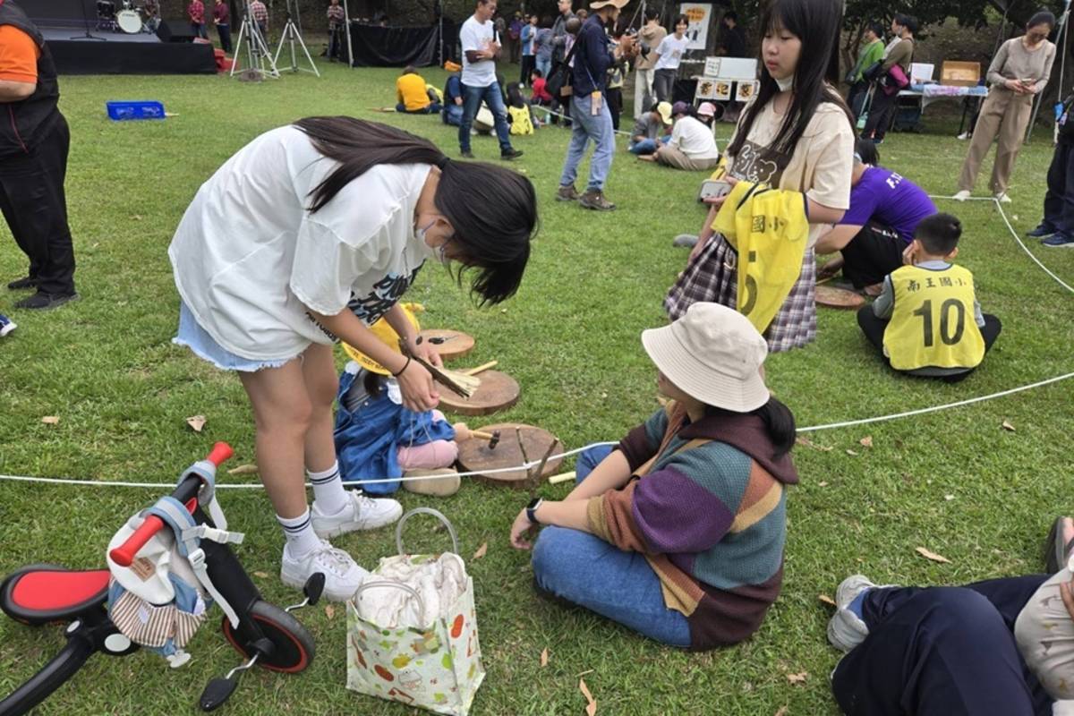 史前館舉辦「憑石礫生活」活動，設計各項石器時代生活體驗，在寓教於樂中感受老祖先的智慧。