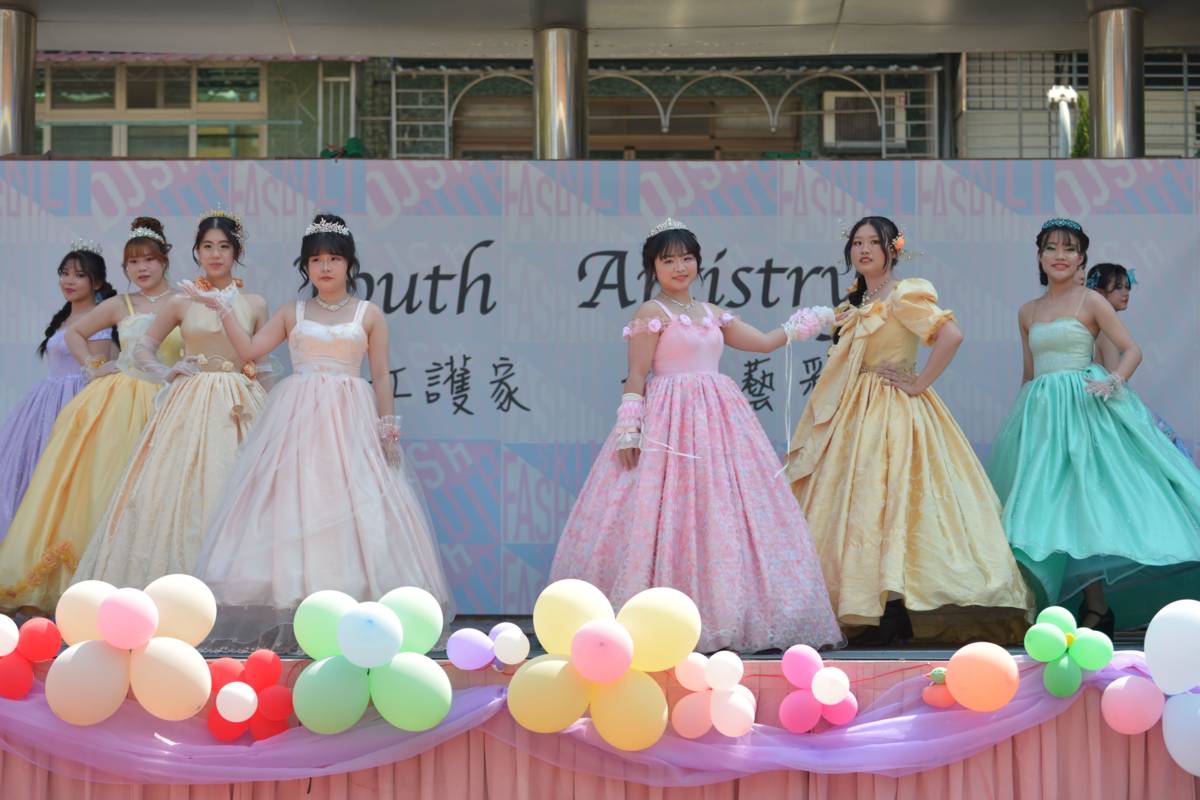 稻江護家高三畢業成果聯展，家政科學生展演新娘禮服走秀