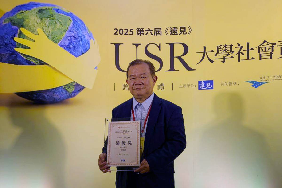 興大綠旱興兩河流域計畫榮獲遠見「USR大學社會責任獎」績優獎，由計畫主持人李長晏主任秘書出席頒獎典禮。