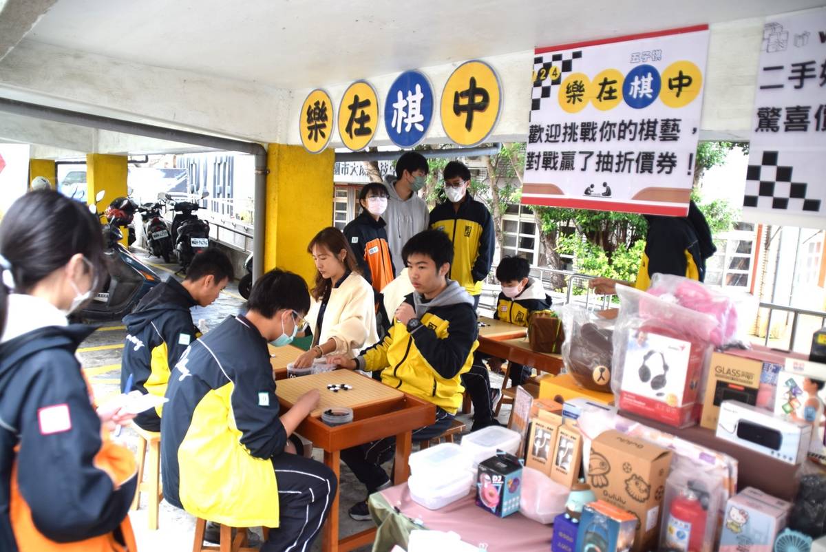 班級發揮創意進行二手市集拍賣