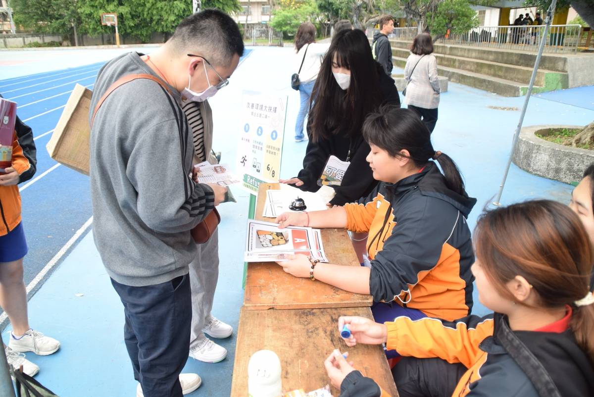 社區家長熱情加入5R闖關
