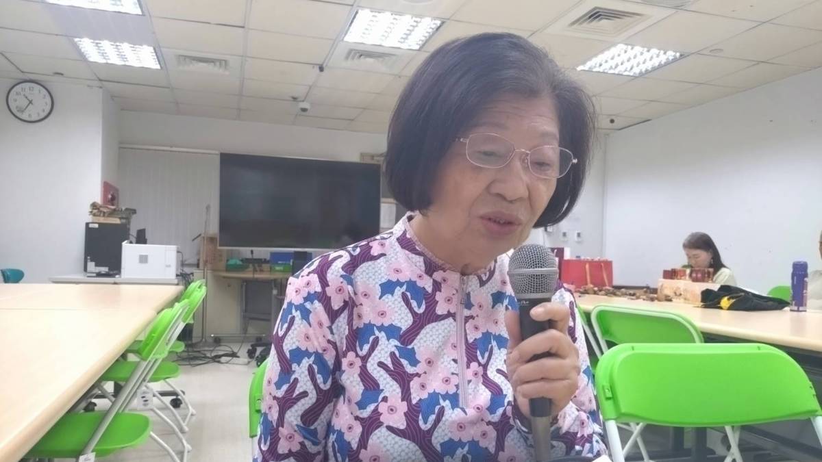 心樂齡學苑：新市國小樂齡學習中心學員 鄭月英 談 ~ 樂齡中心學習心得