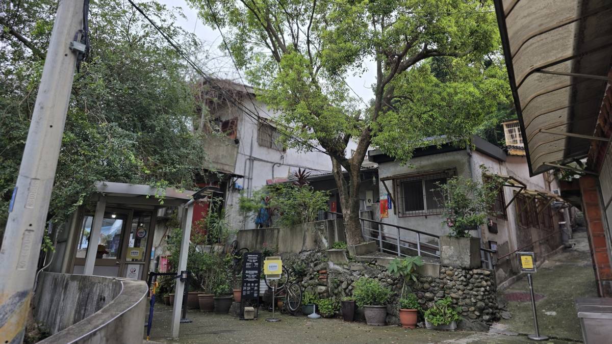準備入村