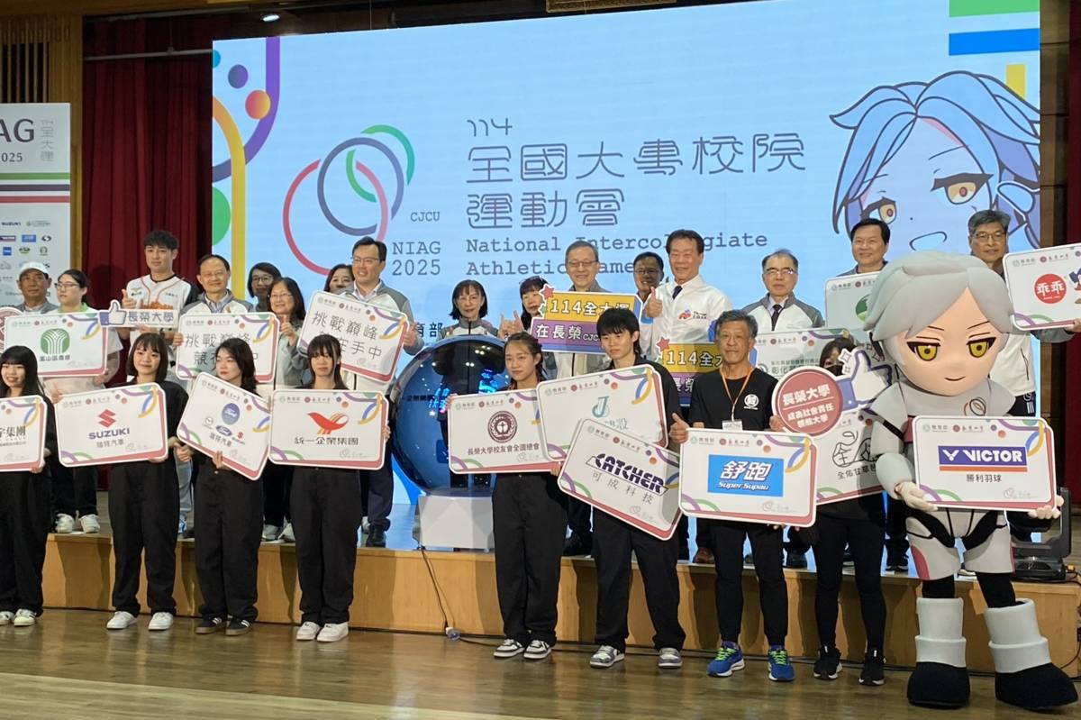 象徵青春與活力的吉祥物「Lucius（路修斯）」也與職棒球星林安可驚喜同台記者會現場，邀請全國民眾一同為全大運選手加油。(記者蘇瑞雯拍攝)