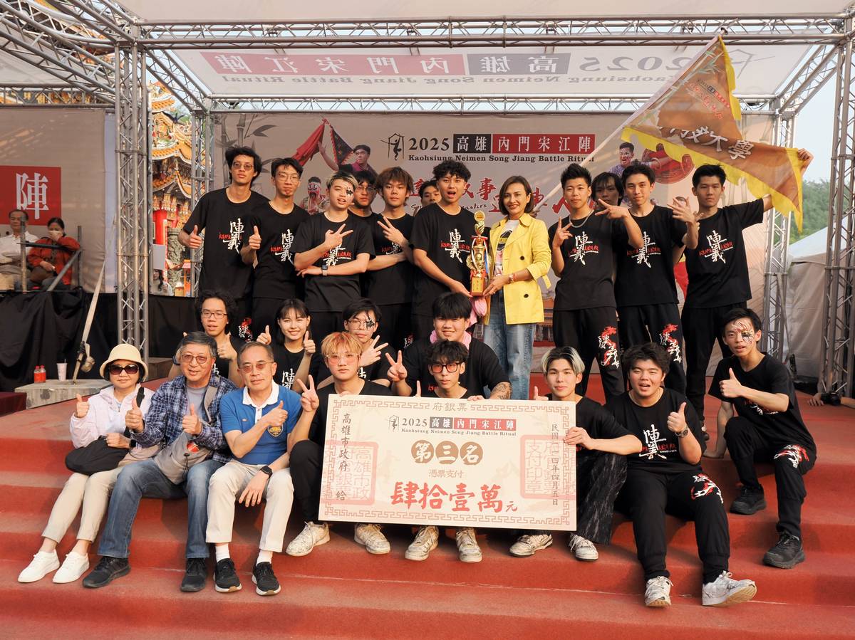 龍華科大創意宋江陣結合武術、戲曲與傳藝，勇奪全國大賽第三名。(龍華科大提供)