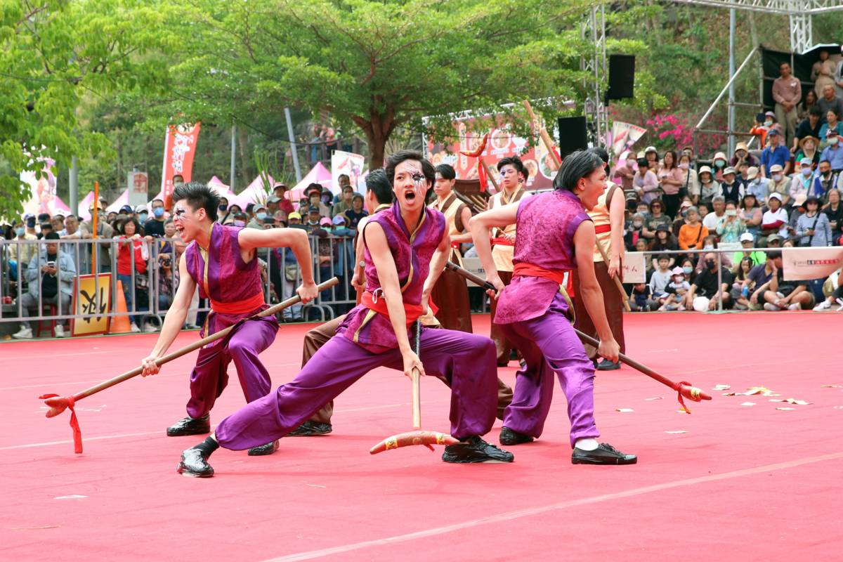 龍華科大創意宋江陣結合武術、戲曲與傳藝，勇奪全國大賽第三名。(龍華科大提供)