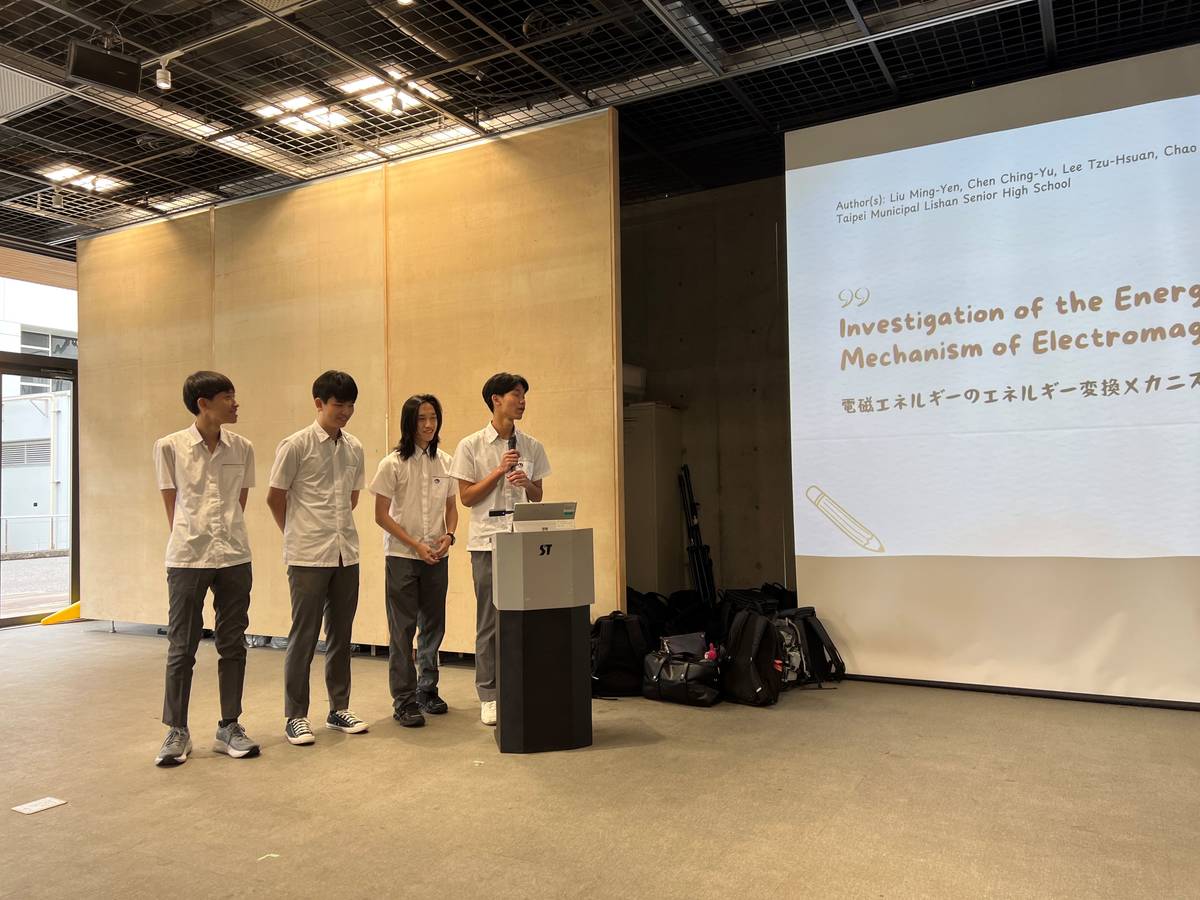 麗山高中學生在日本東京都立科學技術高校分享專題研究成果