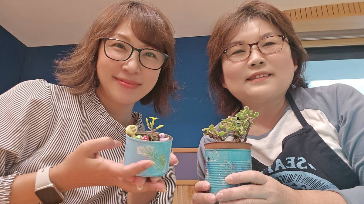 小風與季君老師合影