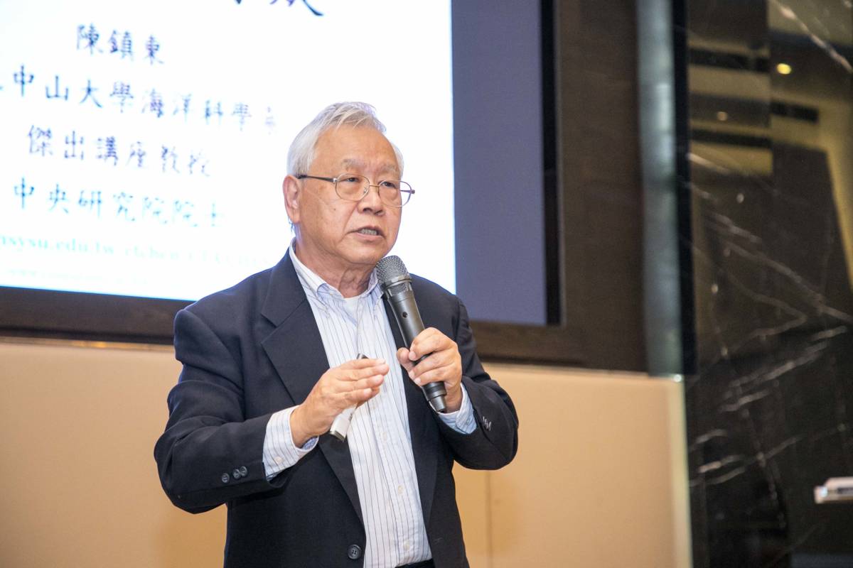 陳鎮東院士分享自身經歷啟發學子思考