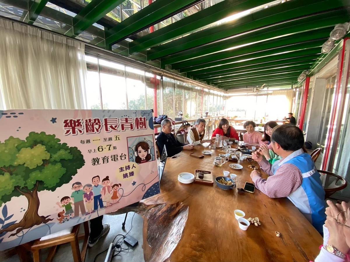 姚臻訪問黃丙喜教授、葉永裕教授,跟聽友一起喝咖啡