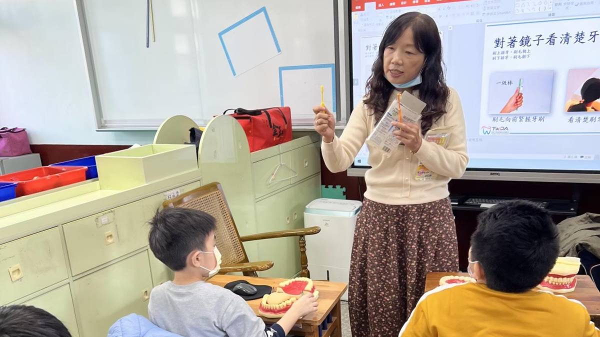 112 學年度「校園健康主播」佳作－基隆市七堵區七堵國民小學－護理師入班正確潔牙宣導