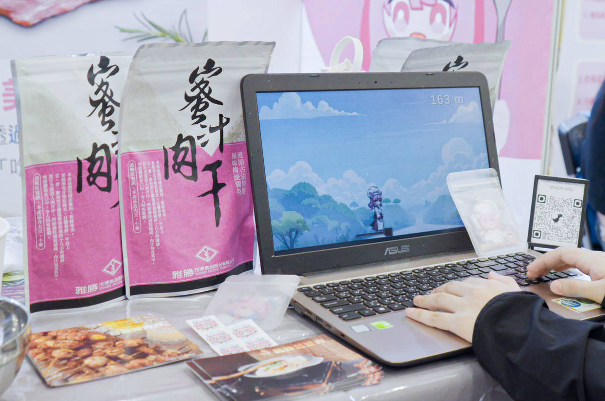 肉之源團隊利用生成式AI技術開發品牌遊戲，並設計IP人物 (世新提供)