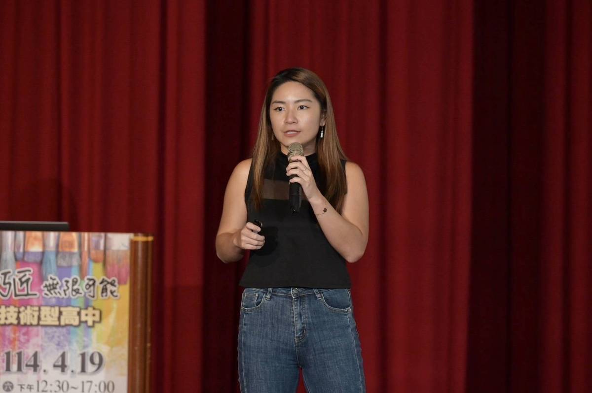 松山家商校友曹雅筑在學期間考取證照，並積極參與國內外設計營隊和課程