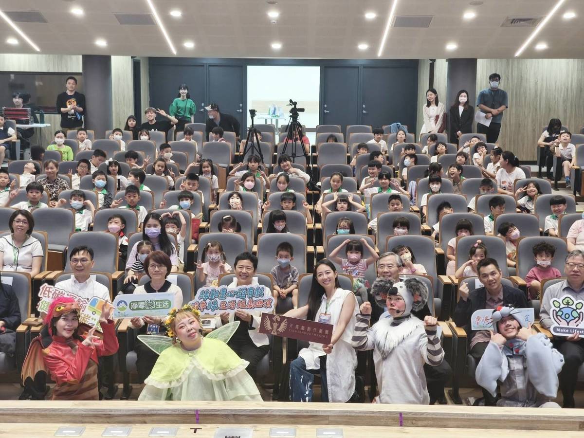 環境部綠動童心戲劇巡演開跑，推廣淨零綠生活。