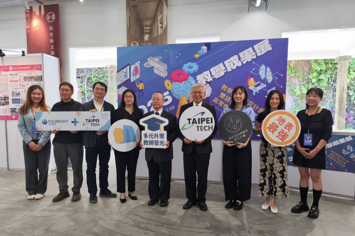 國立臺北科技大學今天(22日)舉辦「教學實踐研究計畫與雙語化學習計畫成果分享會」，校長王錫福(右四)與出席教師。