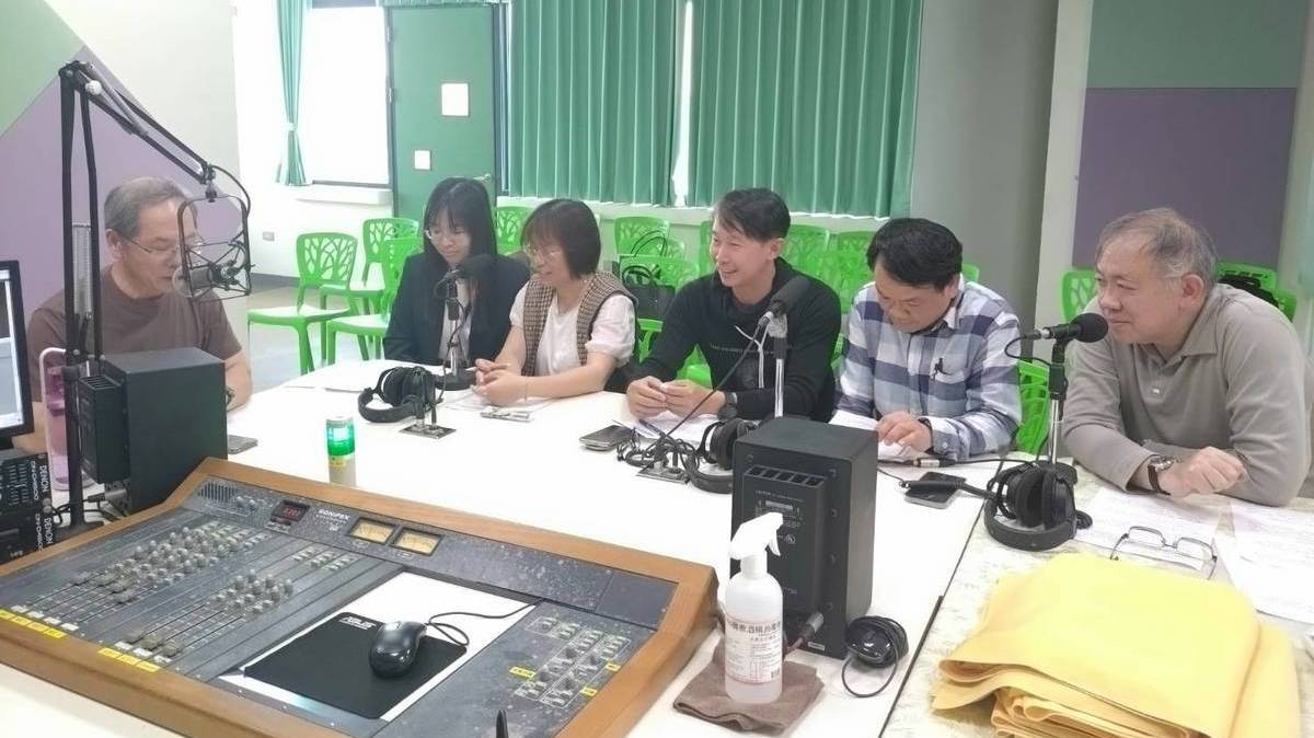 1140425陳易志校長訪問土城國小李貞慧校長、莊久賢主任、林慧清主任、謝劼霖老師，教育局數位學習推動辦公室馬毓君組長