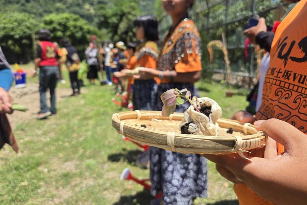 臺東縣土坂vusam文化實驗小學與國家太空中心合作，將曾繞行太空的紅藜種回故鄉土地，連結文化記憶與現代科技，使太空教育在原鄉萌芽。