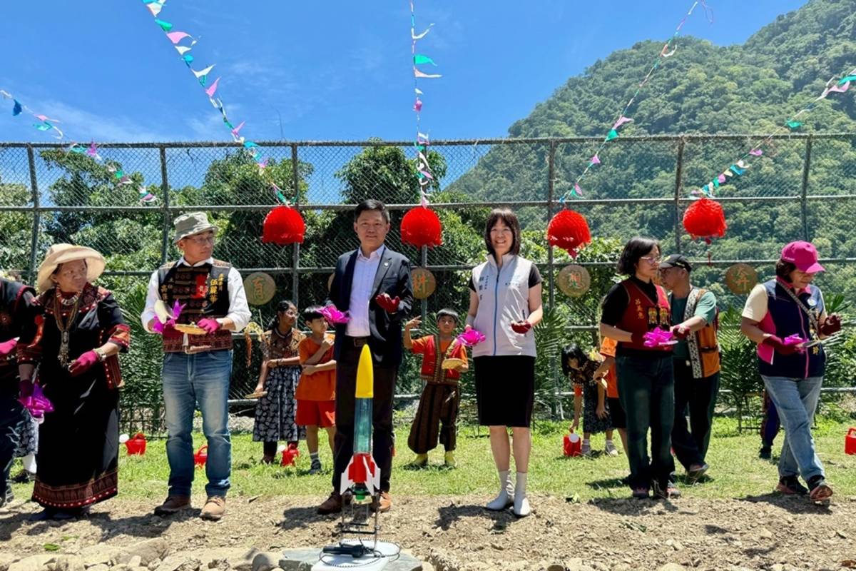 臺東縣土坂vusam文化實驗小學與國家太空中心合作，將曾繞行太空的紅藜種回故鄉土地，連結文化記憶與現代科技，使太空教育在原鄉萌芽。