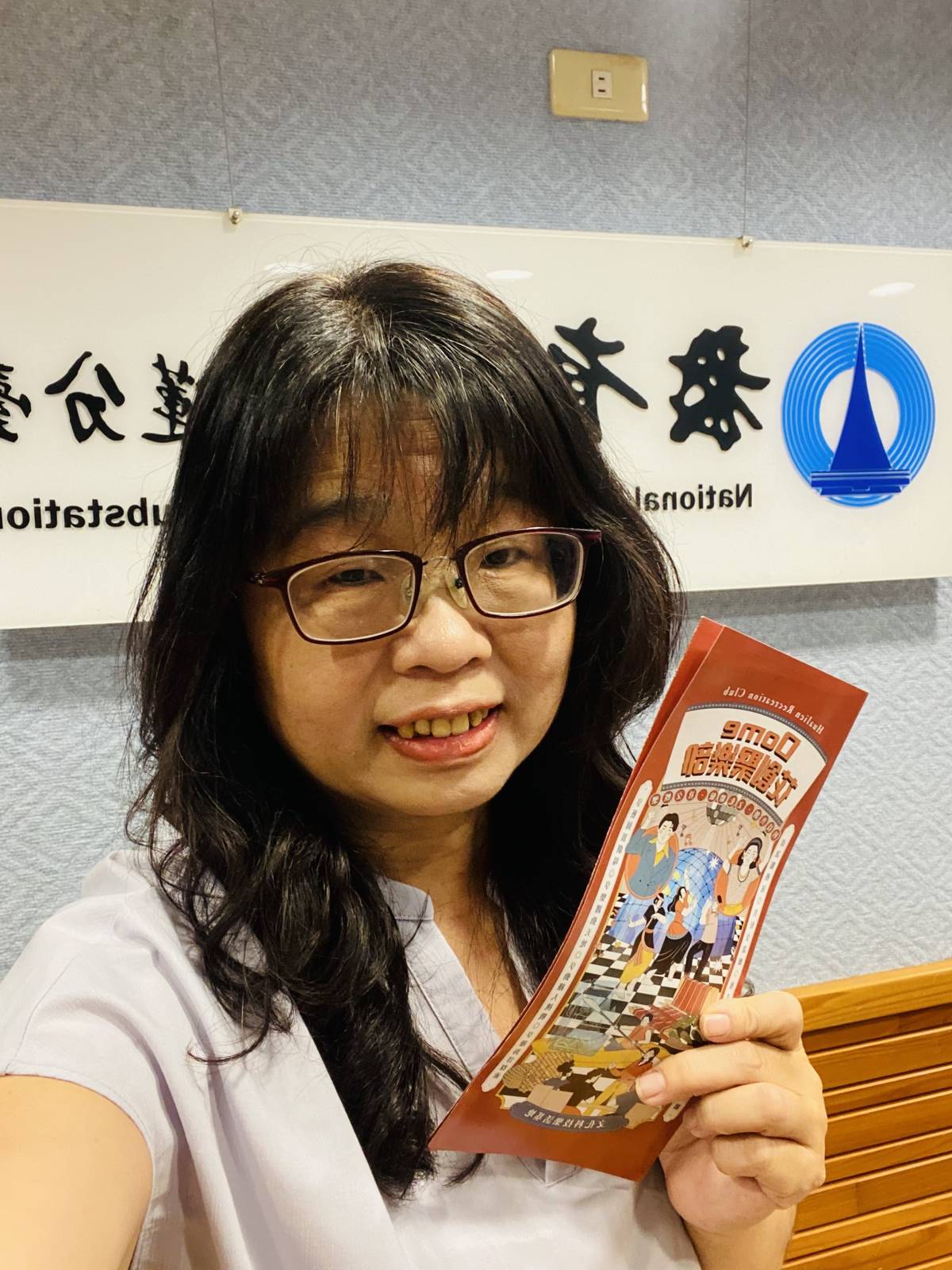 訪Dome花創聚樂部主任林昀融，「Dome花創聚樂部」擁有全台唯二的圓頂沈浸式體驗空間，提供五種科技體驗，結合AI生成與即時互動的「享藝圓頂劇場」