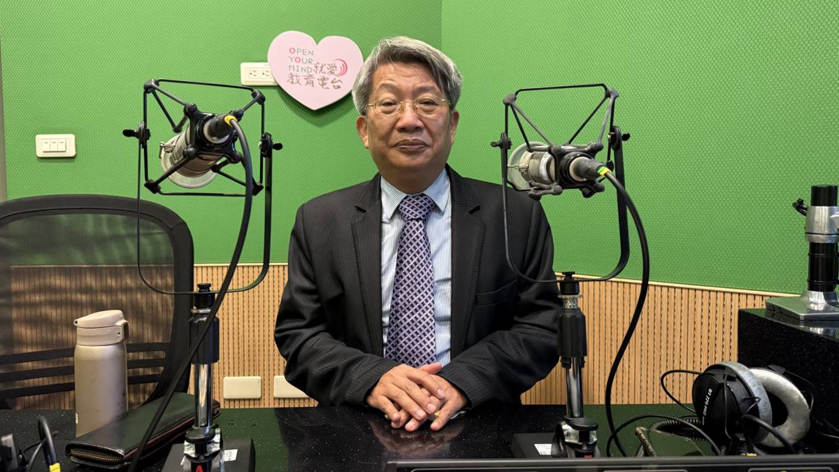 亞洲大學通識教育中心潘襎教授