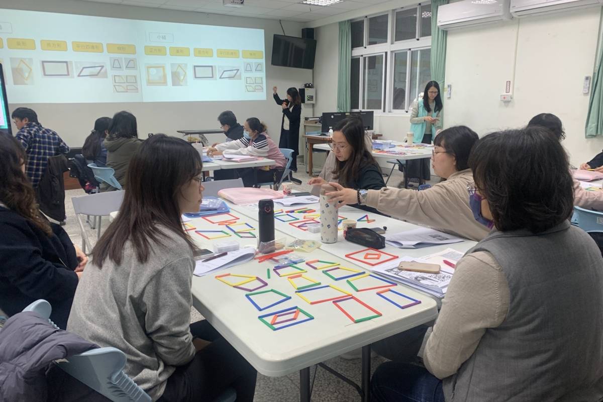 與花蓮縣合作課程調整研習，現場老師討論熱烈