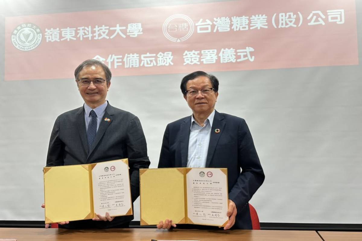 合作意向書由嶺東科大陳仁龍校長(左)與台糖公司吳明昌董事長(右)共同簽署（圖:嶺東科大提供）