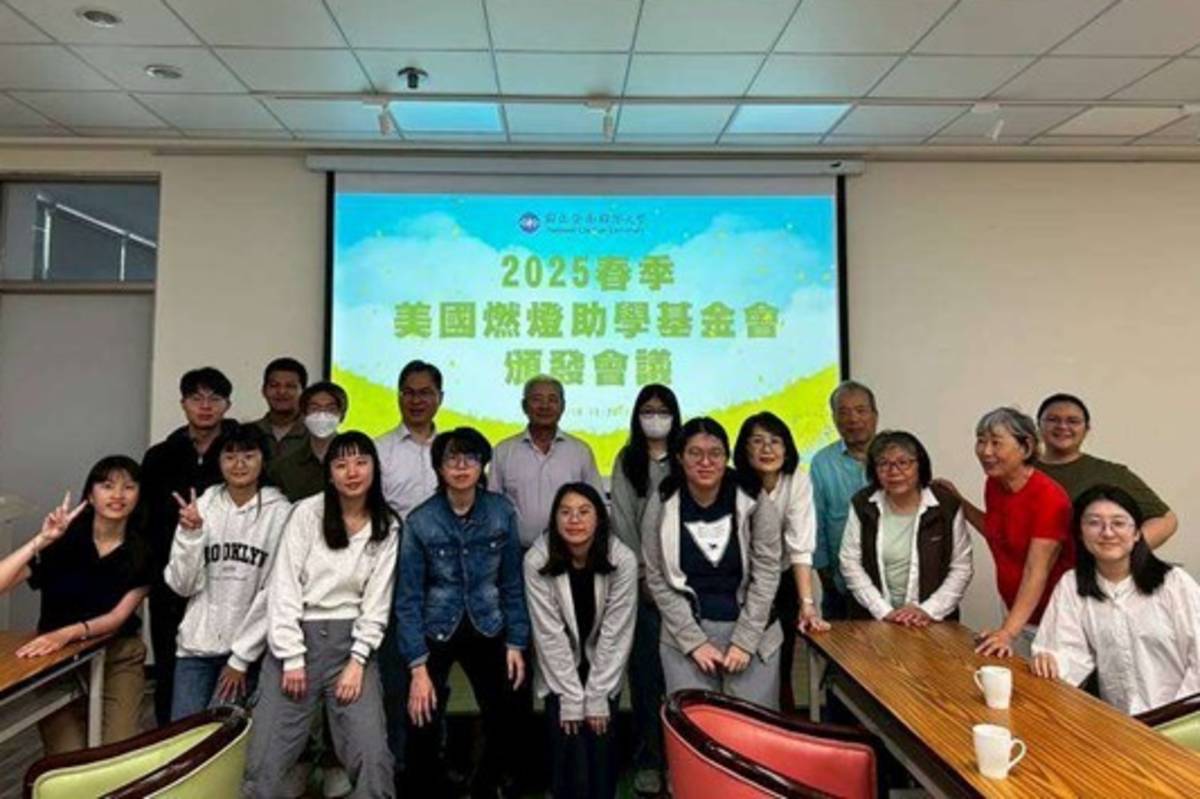 美國燃燈基金會志工與暨南大學學生相見歡。（圖:暨南國際大學提供）