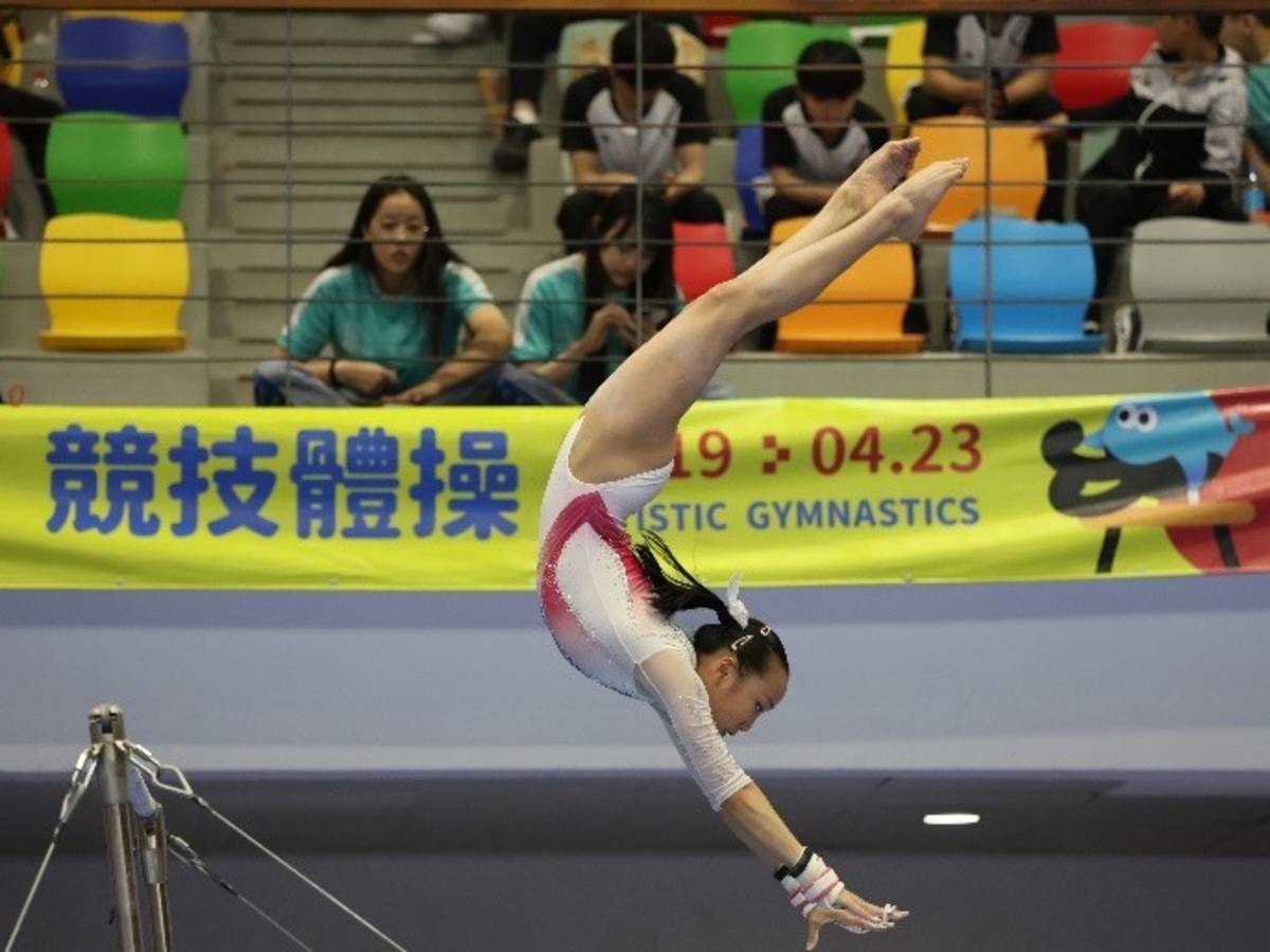 數位實中選手廖奕淳獲競技體操高女組高低槓金牌