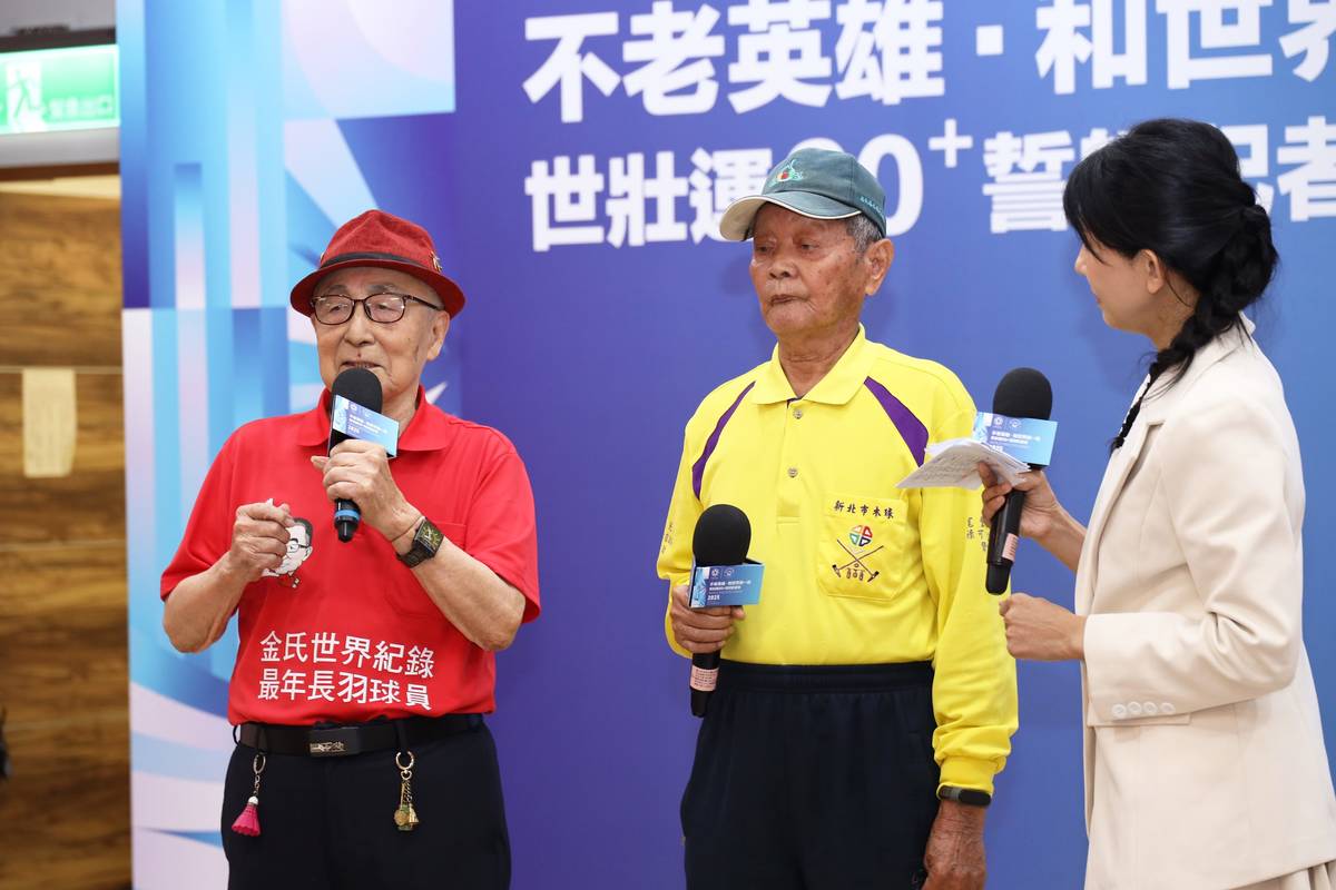 「世壯運推廣大使」林友茂(左一)高齡104歲，將和羽球金牌選手李洋的父親李峻淯搭檔雙打