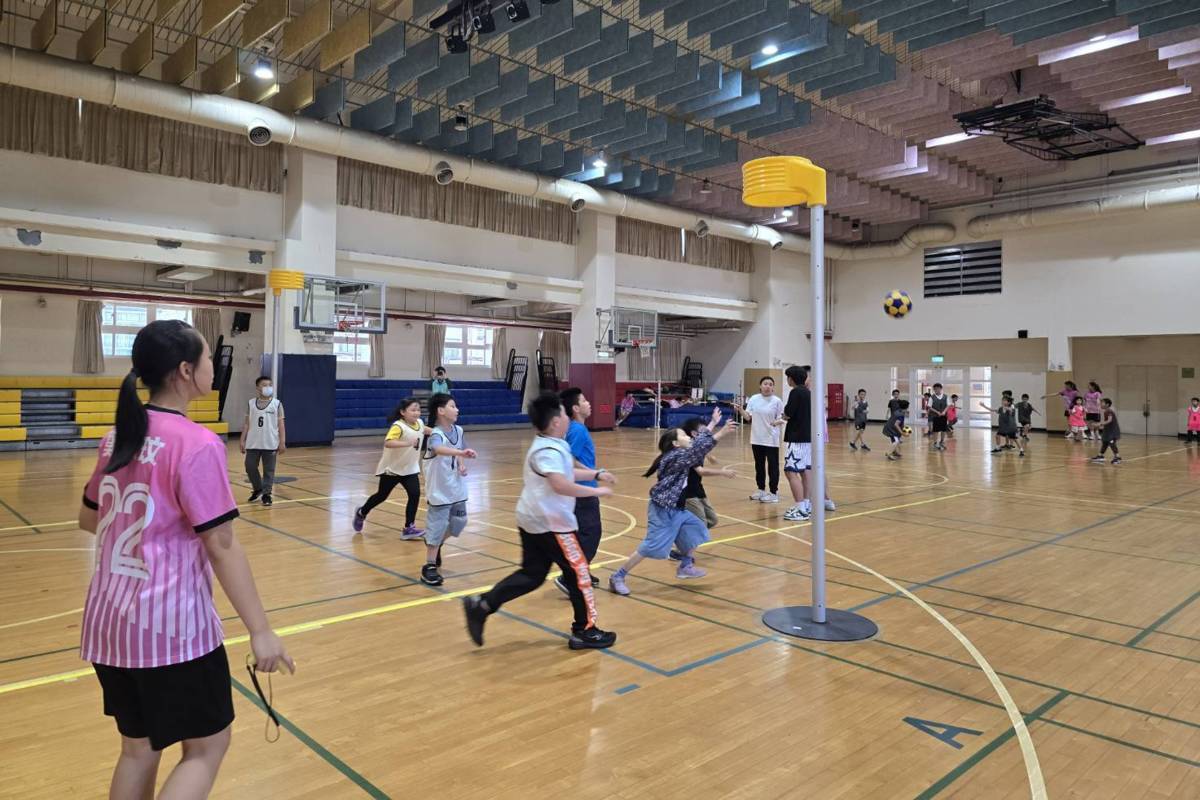 萬芳高中合球校隊指導萬興學生體驗合球運動