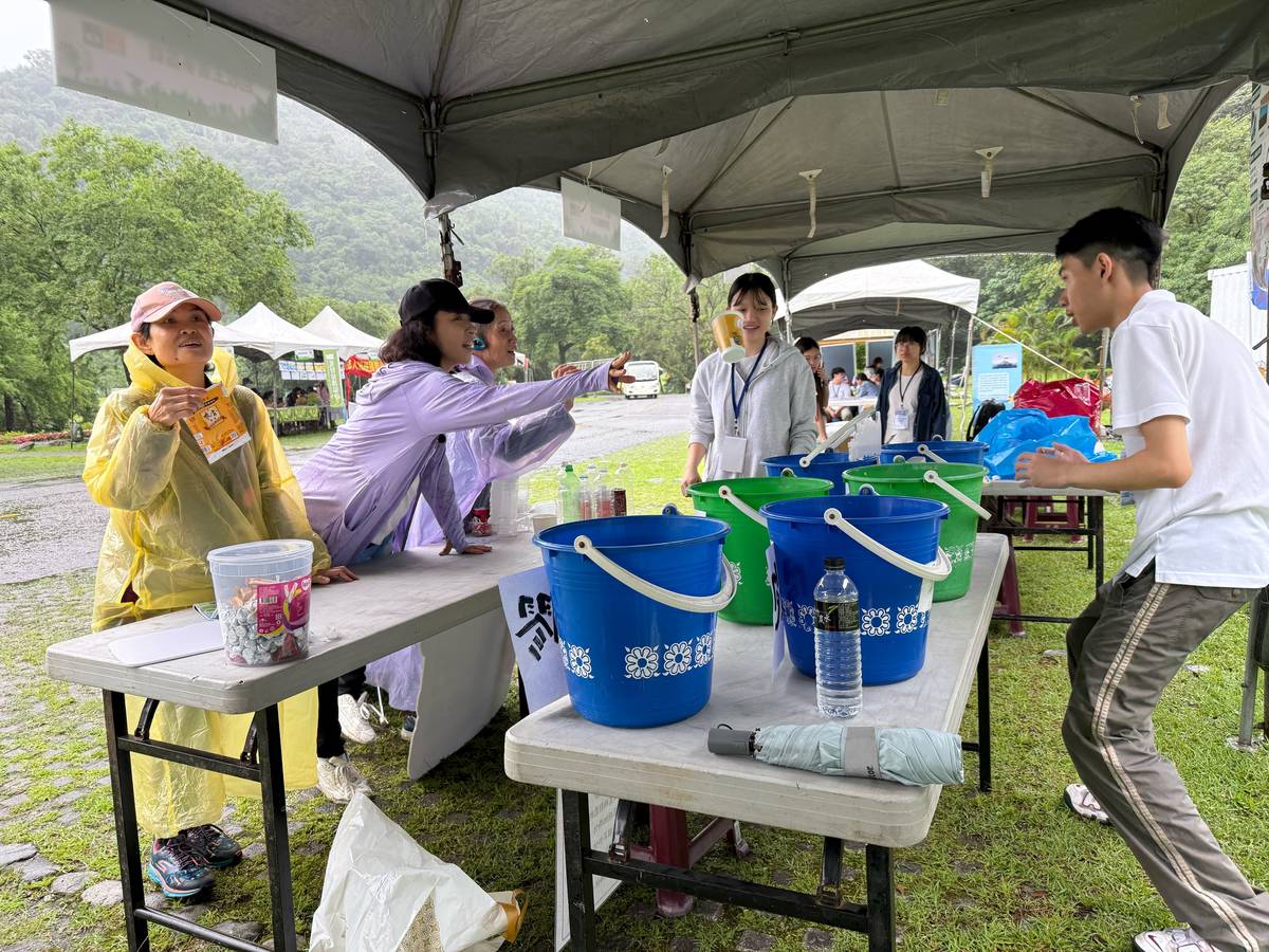 民眾體驗「回收爭霸戰關卡」，檢驗自己的回收概念
