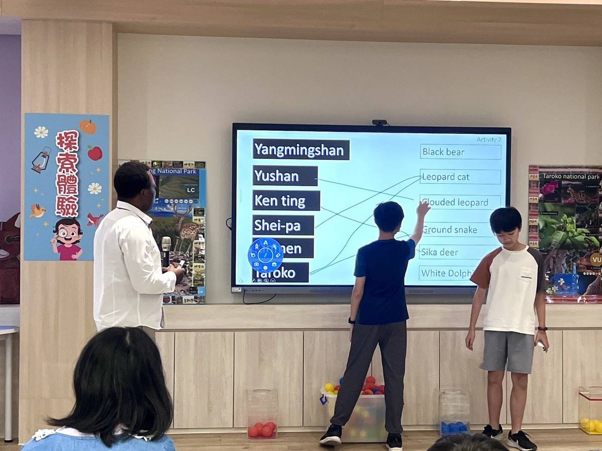 北市萬福國小啟用「wonderful好時光教室」，提供雙語、音樂、視覺藝術等課程使用