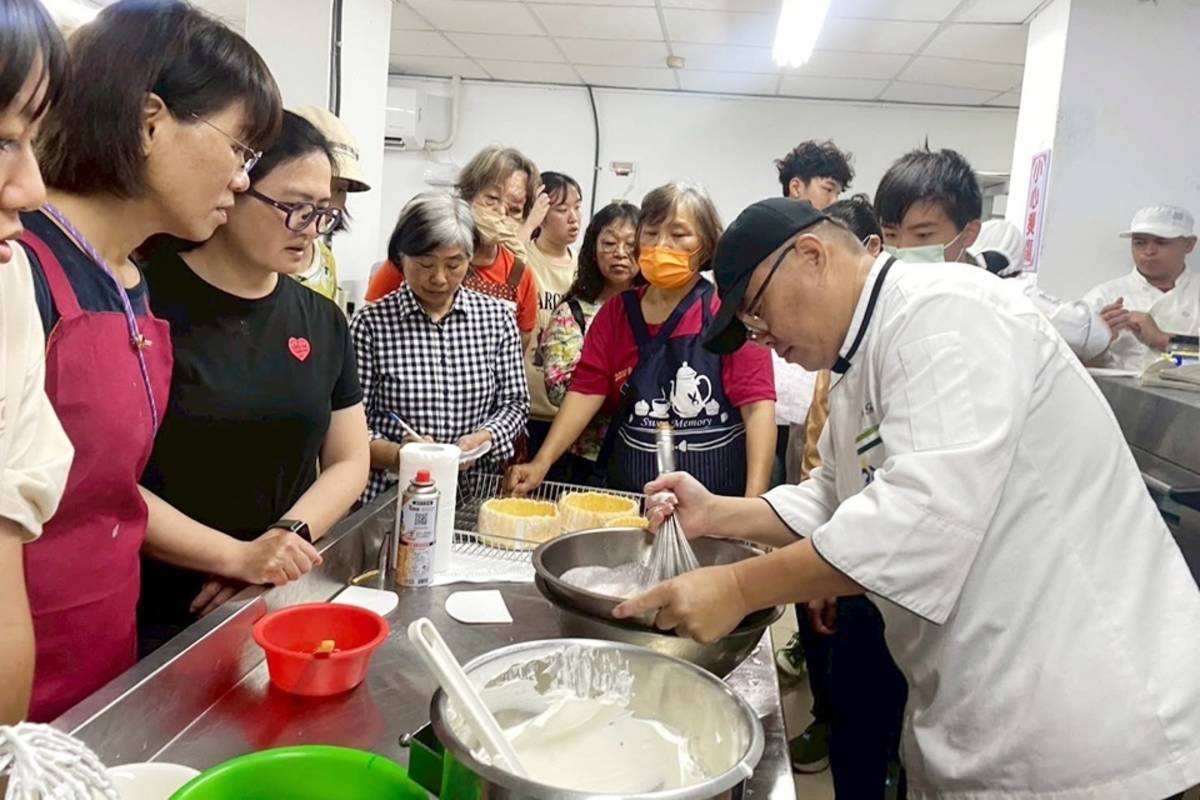 國立關山工商與國立屏東科技大學攜手合作，舉辦「幸福烘焙西點製作—水果慕斯蛋糕」技職體驗活動，吸引學區國中生、家長、教師以及技高端教職員參與。