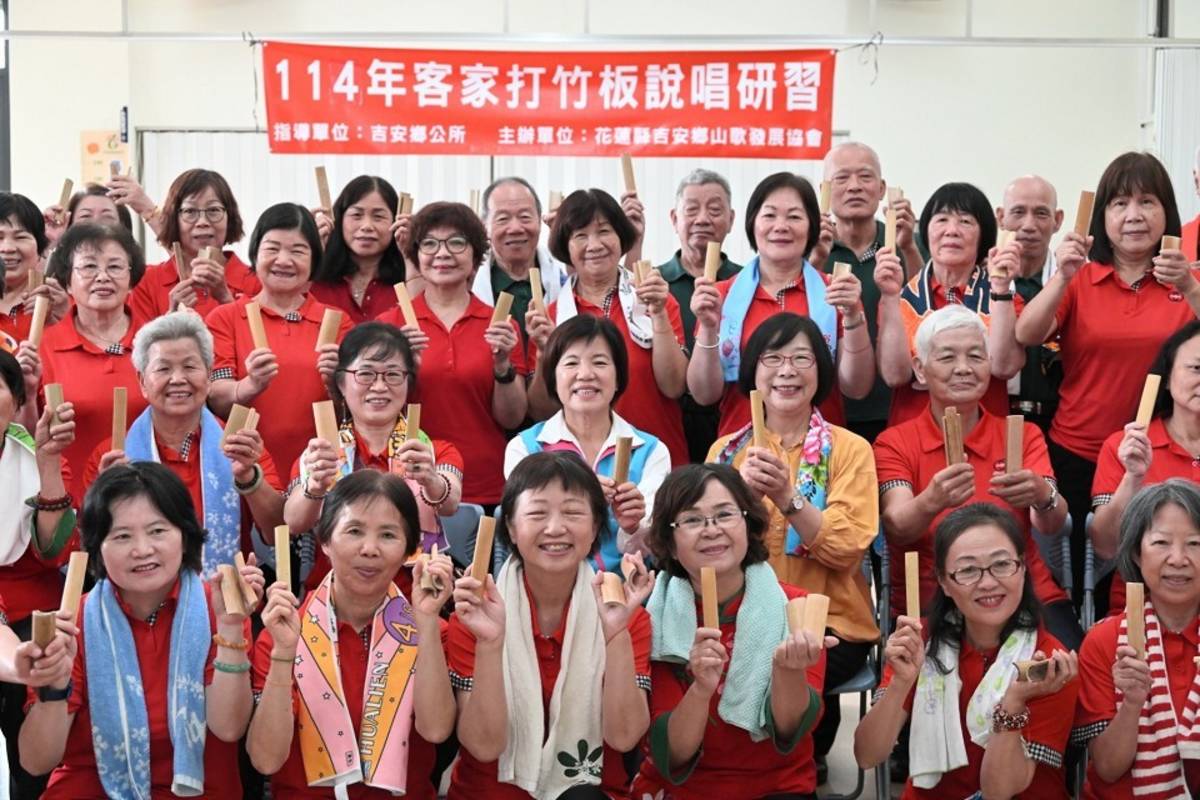 客家打竹板說唱研習學員合影